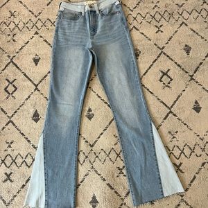 NWT Altar’d State Color Block Flare Jeans. Size 5/27